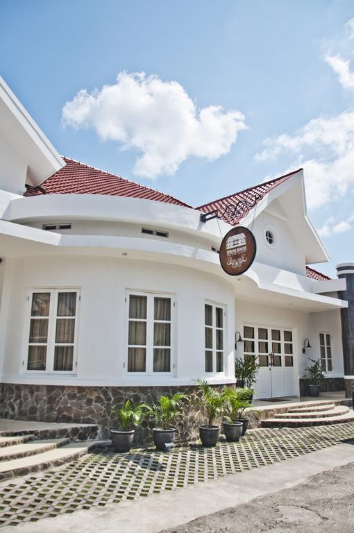 Ipienk House Yogyakarta Hotel Bagian luar foto